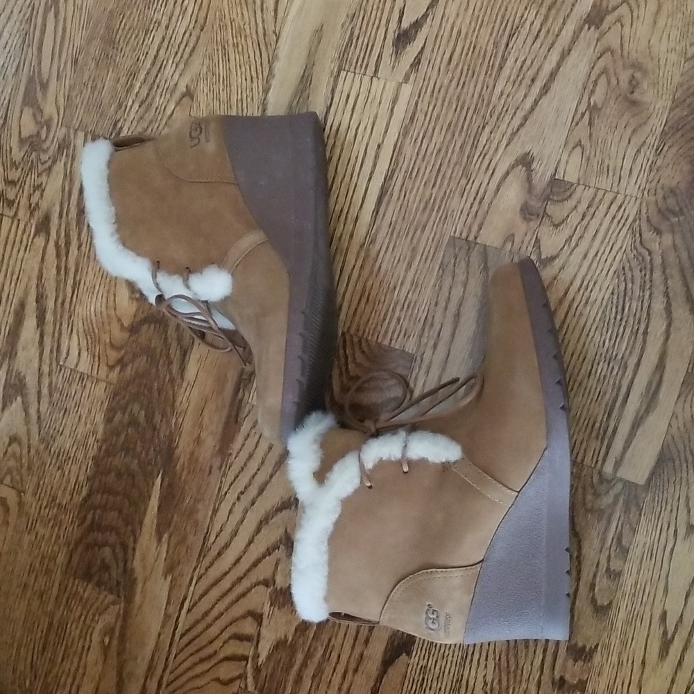 (7) UGG Waterproof Shearling Wedge Outdoor Suede Australian Contemporary